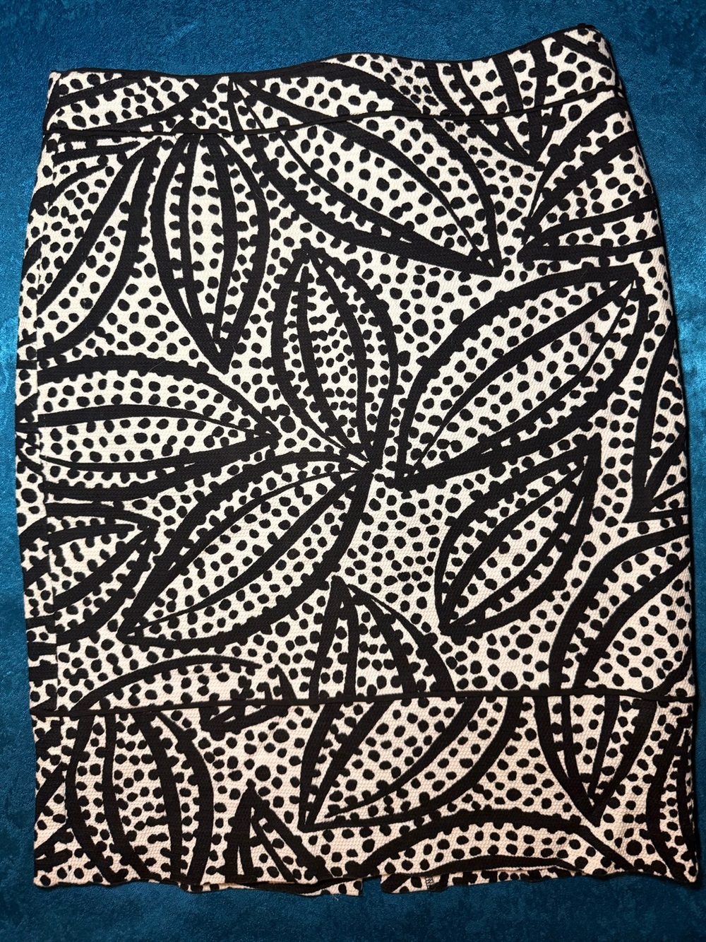 Ann Taylor Black and White Leaf-Print Pencil Skirt